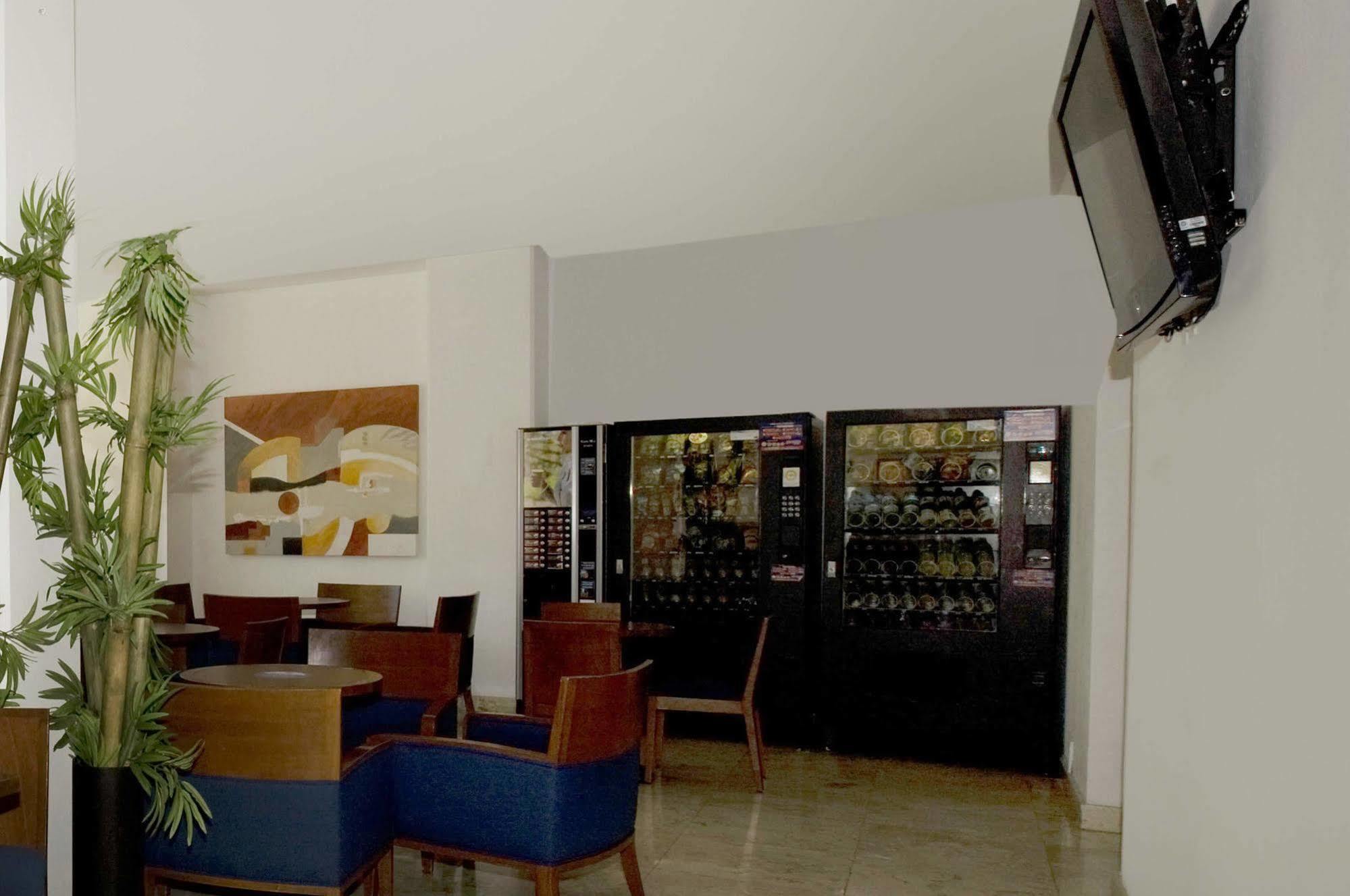 One Queretaro Plaza Galerias Hotell Eksteriør bilde